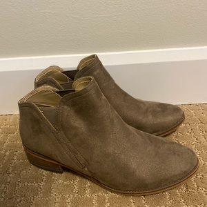 Steve Madden faux suede booties